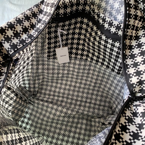 NWT Baggu Travel Cloud Bag, Black & White Pixel Gingham - Picture 4 of 6